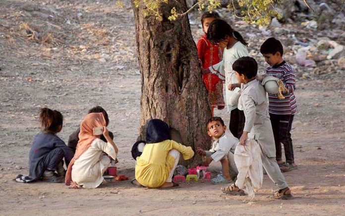 Children playing under the tree at Federal Capital