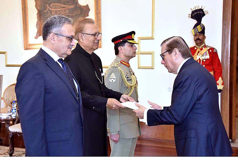 The Non-Resident Ambassador-designate of Ecuador to Pakistan Pascual Del Cioppo Aragund presenting his credentials to President Dr. Arif Alvi at Aiwan-e-Sadr