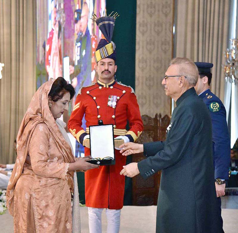 President Dr. Arif Alvi conferring the President's Award for Pride of Performance upon Ms. Taskeen Zafar in recognition of her services in the field of Art (News reader/Anchor) at the Investiture Ceremony on Pakistan Day held at Aiwan-e-Sadr