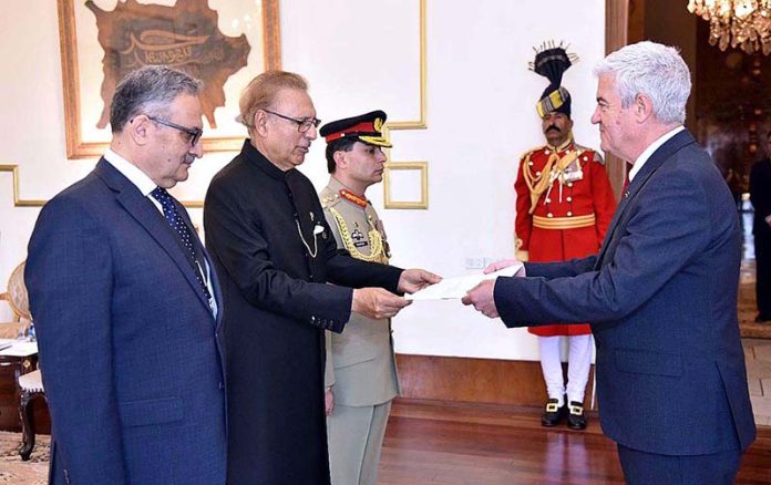 The Ambassador-designate of Portugal to Pakistan Manuel Fredrico Pinheiro da Silva presenting his credentials to President Dr. Arif Alvi at Aiwan-e-Sadr