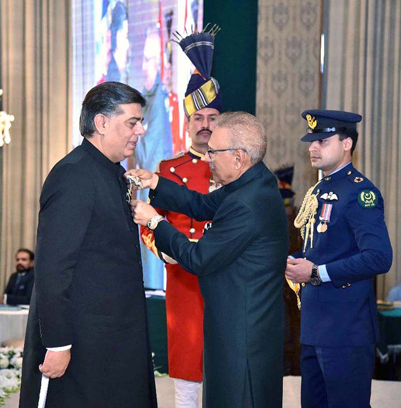 President Dr. Arif Alvi conferring the Pakistan Civil Award of Hilal-i-Imtiaz upon Sardar Ahmad Nawaz Sukhera in recognition of his services in the field of Public Service at the Investiture Ceremony on Pakistan Day, held at Aiwan-e-Sadr