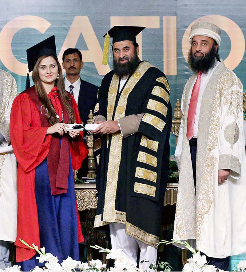 Punjab Governor Baligh Ur Rehman awarding degree to the successful students during 13th Convocation of University of Lahore