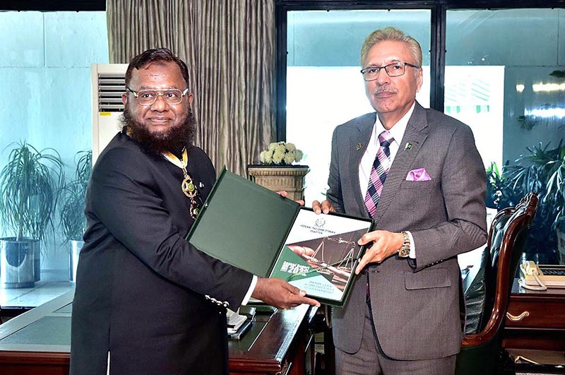 Federal Tax Ombudsman (FTO), Dr. Asif Jah, is presenting FTO’s Annual Report-2022, to President Dr Arif Alvi, at Aiwan e Sadr