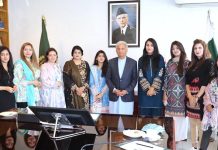 Minister of Federal Education and Professional Training, Rana Tanveer Hussain, with the female beat reporters of education at the Ministry of FE & PT at a reception