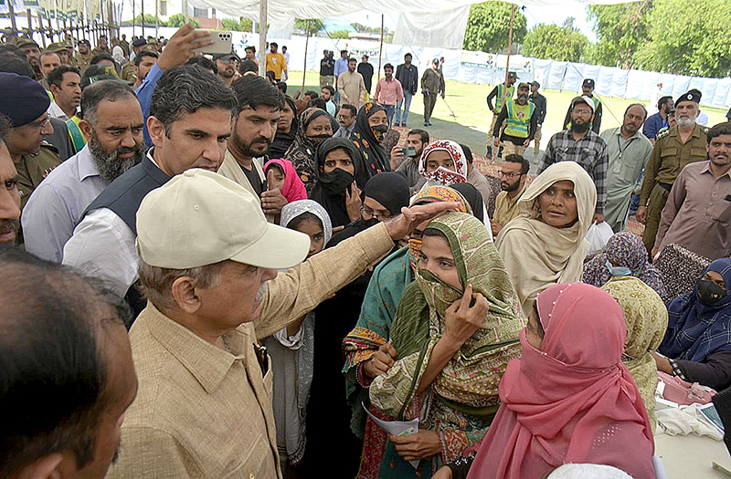 Prime Minister Muhammad Shehbaz Sharif visits free flour distribution point established as part of Prime Minister’s Ramzan Relief Package for deserving families