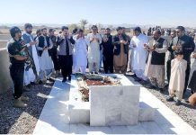 Chairman Senate Muhammad Sadiq Sanjrani offering fateha for his younger brother at Faisal Colony graveyard in Dalbandin
