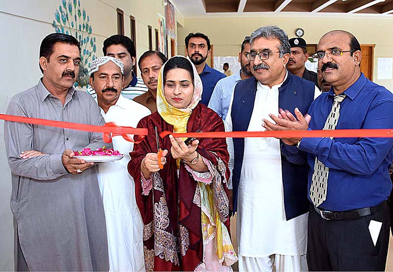 Deputy Commissioner Rabia Siyal along with Regional Director Colleges, Professor Ahmed Bux Bhutto and other inaugurating Science, Art & Craft Exhibition 2023 during 1st Sindh College Talent Hunt (Larkana Region) at Shaheed Mohtarma Benazir Bhutto Government College of Education