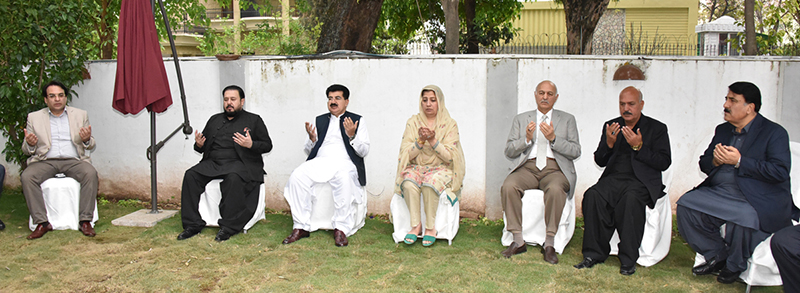 <em>Chairman Senate, Muhammad Sadiq Sanjrani and Senators offering fateha on the sad demise of the Mother of Secretary General (IPC), Former Senator Sitara Ayaz at Her Residence</em>