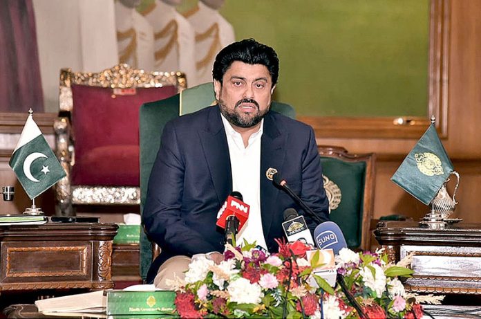 Sindh Governor hosts reception to honor Youtuber Salman Noman for earning 'Diamond Button' Sindh Governor hosts reception to honor Youtuber Salman Noman for earning 'Diamond Button'