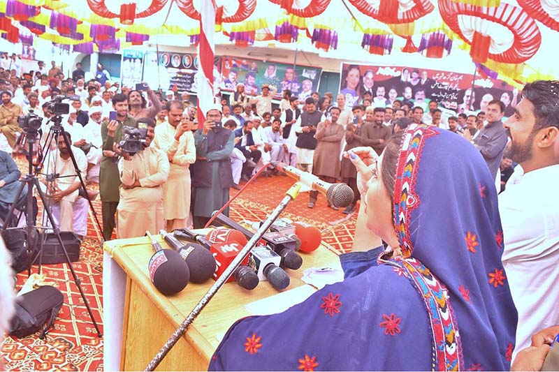 Federal Minister for Poverty Alleviation, Social Safety and Chairperson Benazir Income Support Program, Ms Shazia Marri addressing a workers convention at Khan Garh