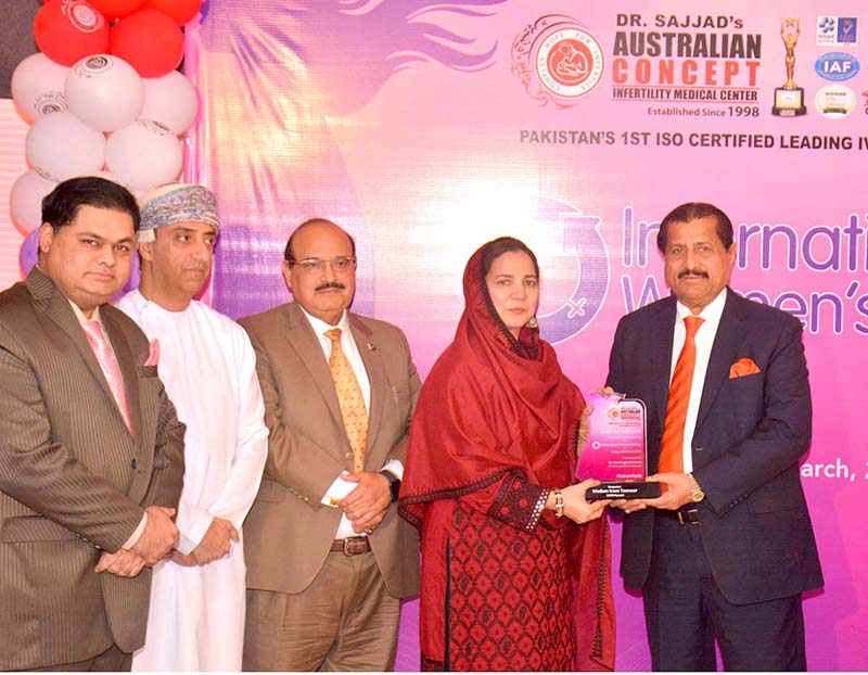 Mrs Irum Tanveer (DGPR) Karachi is receiving award during the Award ceremony of Women’s Day Celebration Ceremony at Australian Concept Infertility Medical Center Clifton