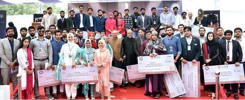 President Dr. Arif Alvi in a group photo with the participants of the closing Ceremony of the National level competition of National Idea Bank 2022