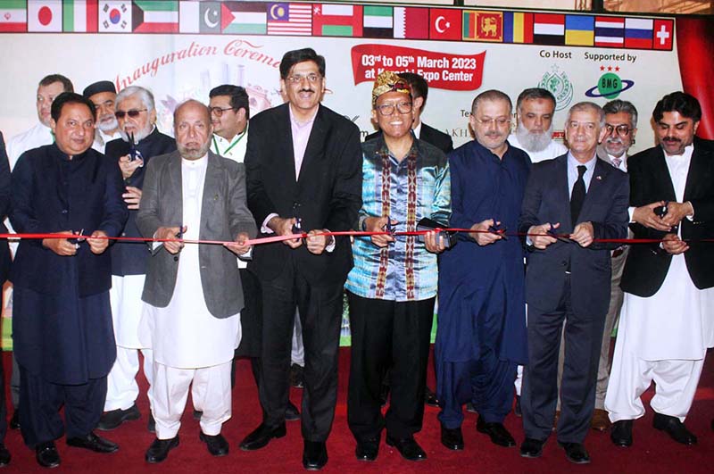 Chief Minister Sindh Syed Murad Ali Shah along with others cutting ribbon to inaugurate 18th “My Karachi-Oasis of Harmony” exhibition organized by Karachi Chamber of Commerce & Industry at Expo Center