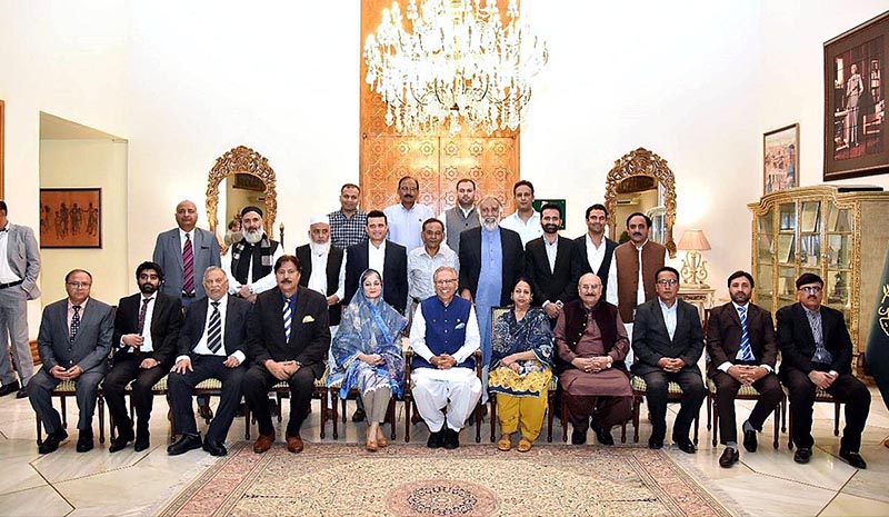 President Dr. Arif Alvi in a group photo with a delegation of the Council of Pakistan Newspapers' Editors (CPNE), at Aiwan-e-Sadr