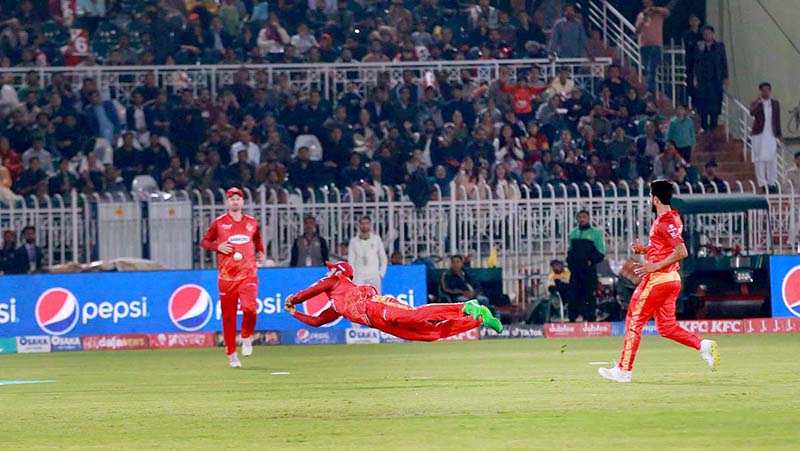 <em>A view of cricket match between Islamabad United and Karachi Kings teams during PSL 8 T20 cricket match at Rawalpindi Cricket Stadium</em>