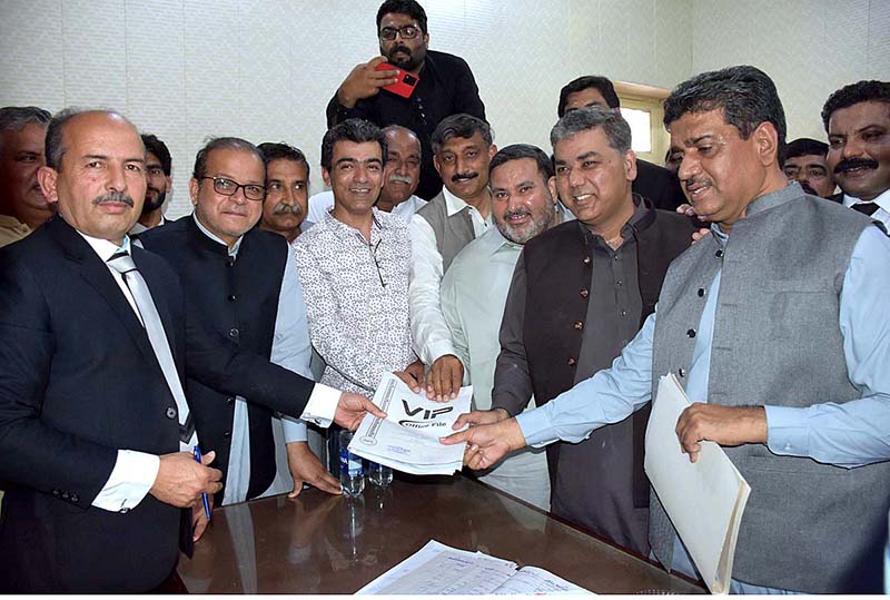 District President of Muslim League-N, candidate for Constituency PP 39, Chaudhry Tariq Sobhani is submitting the documents to Returning Officer Sharif Ghaman