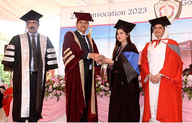 The caretaker provincial education minister Mansoor Qadir is distributing degrees and medals among position holder students at the convocation of Government Queen Mary College