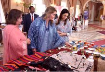 Begum Samina Arif Alvi viewing the handiworks and crafts of women artisans, at an event to commemorate International Women's Day