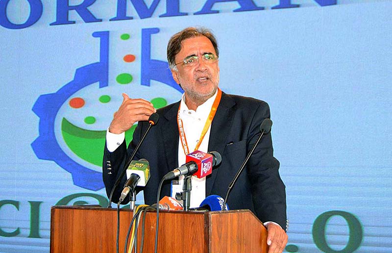 Advisor to PM on Kashmir Affairs and Gilgit Baltistan Qamar Zaman Kaira addresses at Annual Science Fair-SciCon FC College Lahore