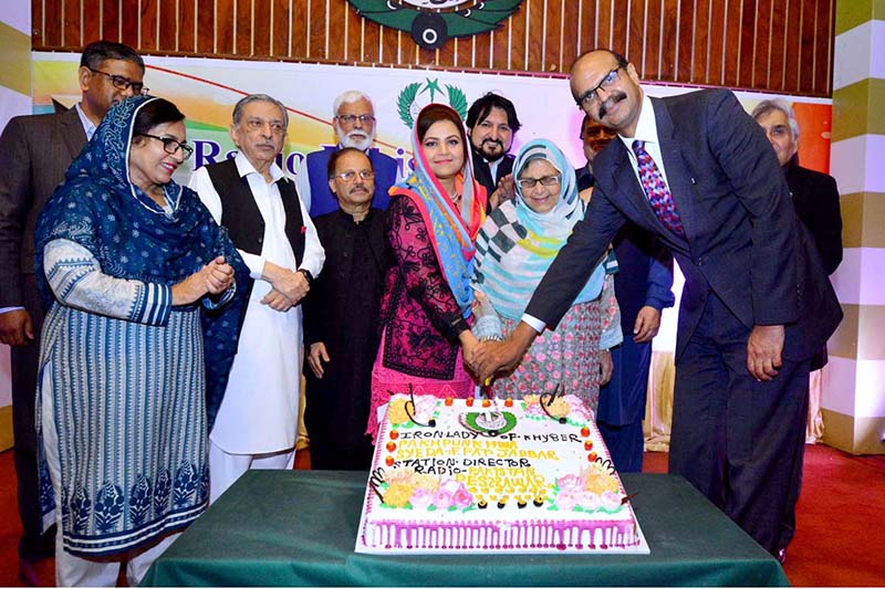 Director General Pakistan Broadcasting Corporation (PBC), Muhammad Tahir Hassan, Station Director PBC Peshawar Syed Iffat Jabbar and others cutting cake at Honor Award Ceremony held in recognition of services rendered by Syed Iffat Jabbar, Station Director PBC