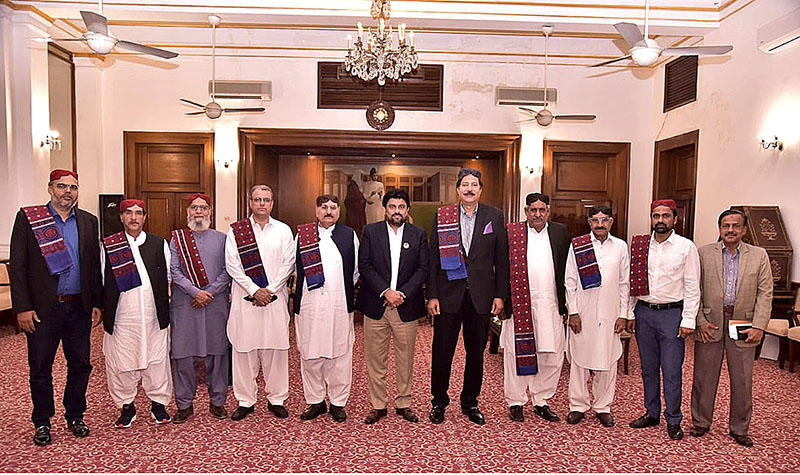 Group photo of delegation of Council of Pakistan Newspaper Editors with Governor Sindh Kamran Khan Tesori at Governor House