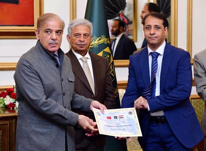 Prime Minister Muhammad Shehbaz Sharif distributing certificates of appreciation among the members of Pakistan's search and rescue teams who rendered services in the earthquake affected areas of Turkiye and Syria