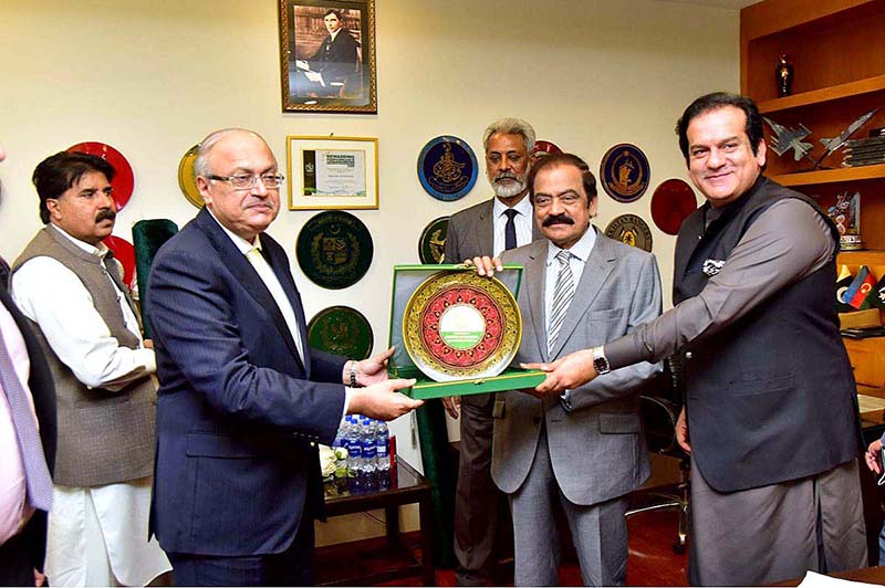 Federal Minister for Interior Rana Sanaullah Khan presenting souvenir to the Interior Secretary Yousaf Naseem Khokhar on his Retirement