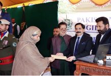 In the presence of Governor Gilgit-Baltistan Syed Mehdi Shah, Managing Director Pakistan Bait-ul-Mal, Amir Fida Paracha giving away the initial payment to a deserving widow under “Orphans and Widows Support Programme”