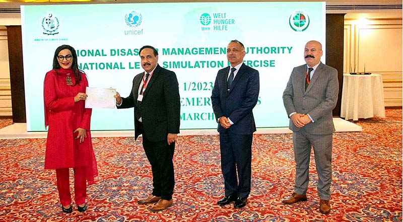 Minister for Climate change Senator Sherry Rehman Distributing Certificate among the participants of National Level Simulation Exercise on Flood & rain Emergencies Organized by NDMA