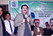 Minister of State for Poverty Alleviation and Social Safety, Faisal Karim Kundi addressing a public gathering at Tehsil Shujaabad
