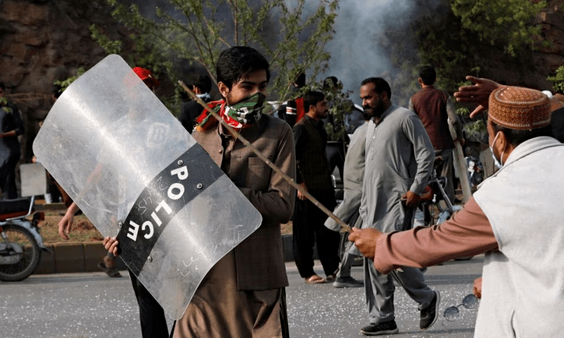 Islamabad police nab 316 protestors for vandalism, attacking police