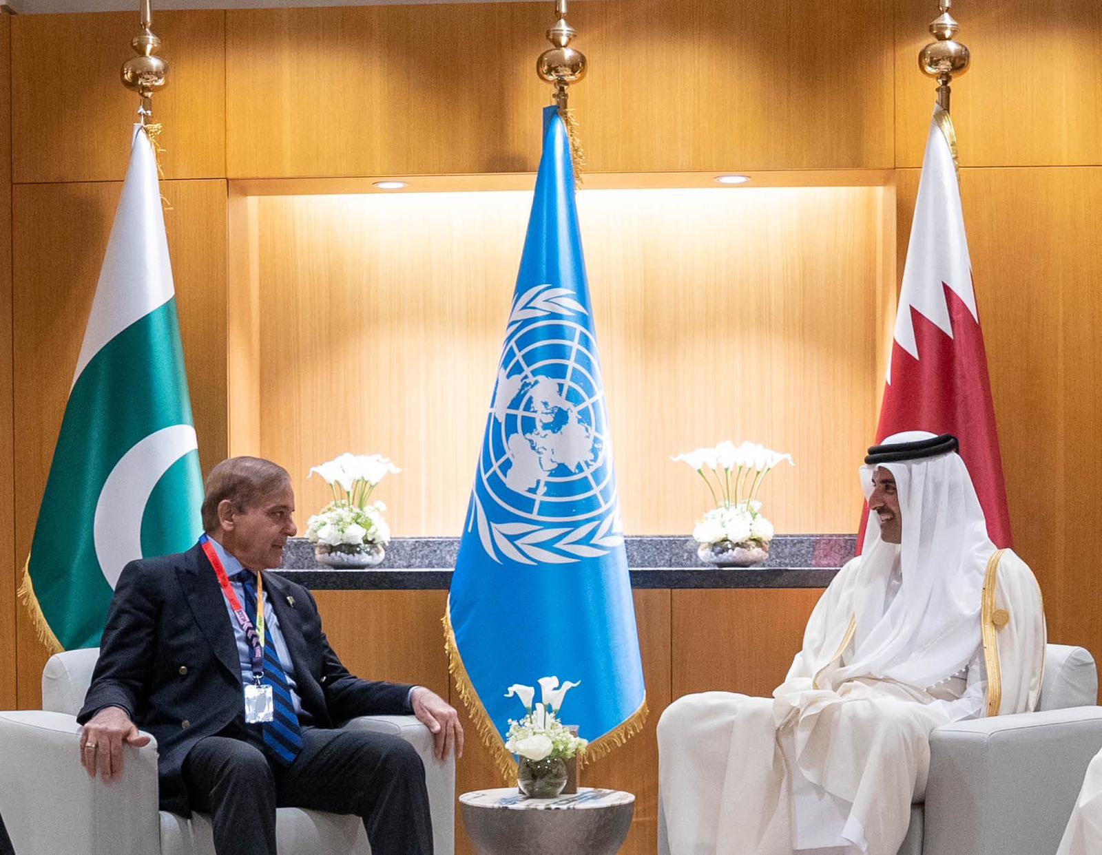 PM, Qatari Amir discuss mutually beneficial cooperation, economic opportunities