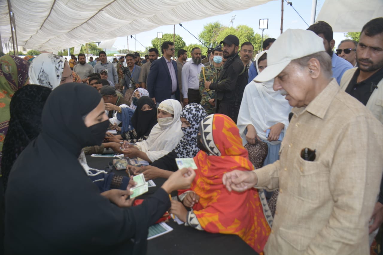 PM visits free Atta distribution points, directs for facilitating elderly, differently-abled persons