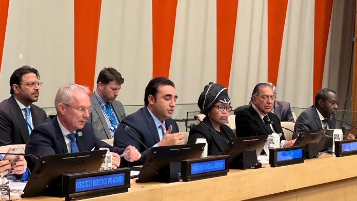 Bilawal urges 'restraint' on everyone's part in comments over Lahore clashes; UN upholds right to peaceful protest Bilawal urges 'restraint' on everyone's part in comments over Lahore clashes; UN upholds right to peaceful protest