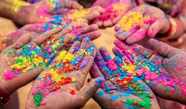 PM extends felicitations to Hindu community on Holi