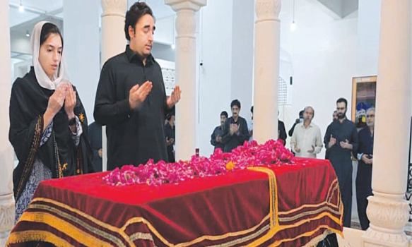 Bilawal Bhutto Zardari visits Mausoleum of martyrs of Bhutto's family