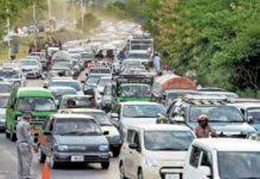 Eid-ul-Fitr celebrations: Thousands throng Murree to enjoy pleasant weather