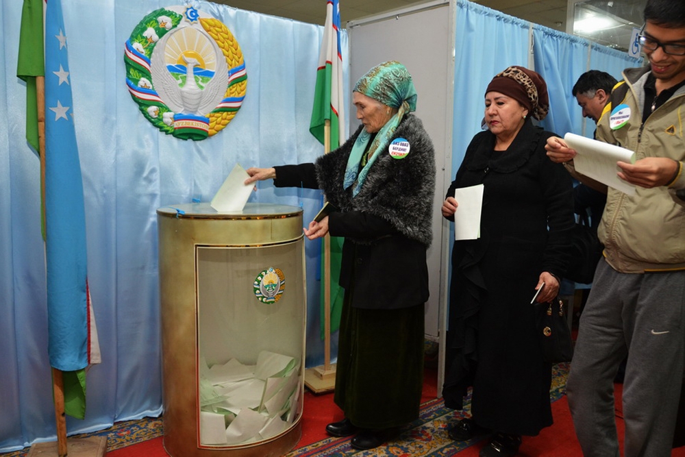 Voting for constitutional referendum continuous with enthusiasm in Uzbekistan