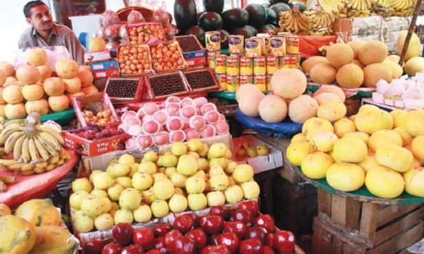 Skyrocketing fruit prices hit people hard in Ramazan
