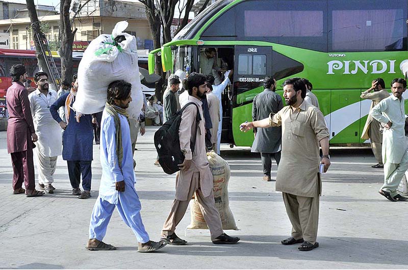 People are eagerly making their way home to celebrate the joyous occasion of Eid-ul-Fitr with their loved ones, carrying their belongings with them at Pirwadhai as the holy month of Ramadan is about to end