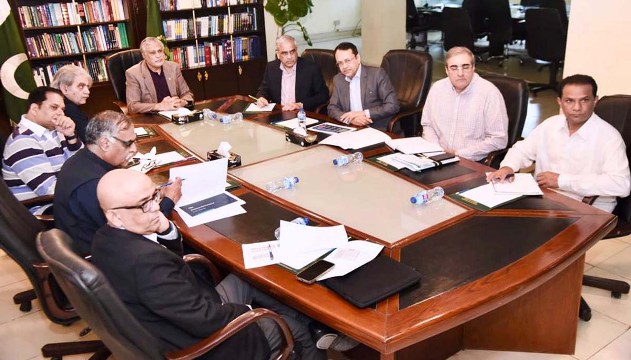 Dar gets briefing on FBR’s revenue targets, performance