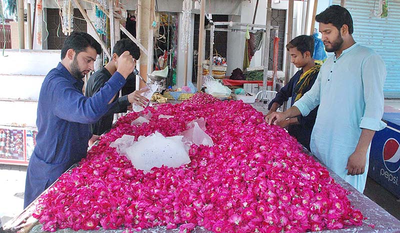 Shopkeepers are displaying fresh roses to attract customers to their flower shops.