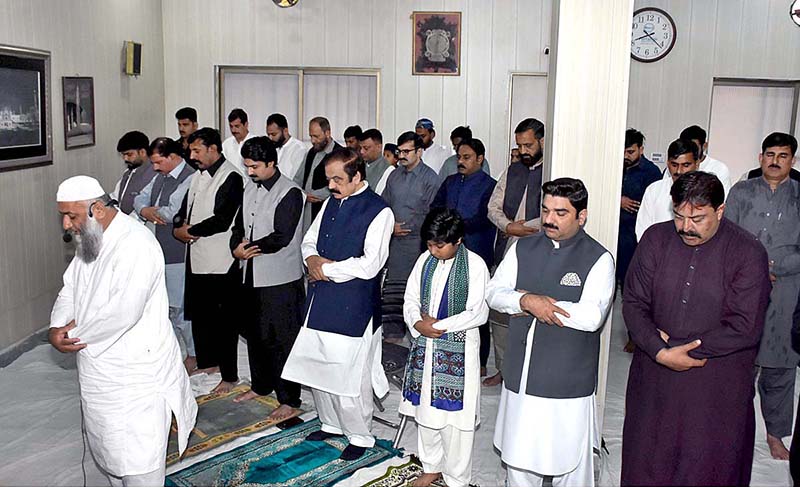 Interior Minister Rana Sana Ullah Khan offering Eid-ul-Fitr prayer in a ...