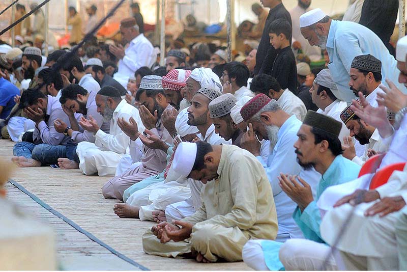 A large number of faithful offering the last Namaz-e-Juma (Last Friday Prayers) in the Holy Fasting Month of Ramzan-ul-Mubarak at Shahi Eidgah Masjid