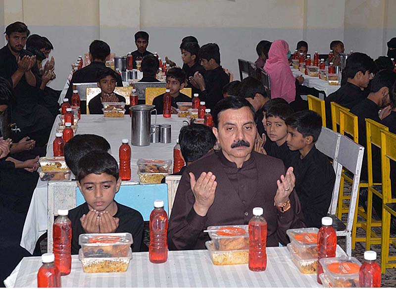 Managing Director Pakistan Bait ul Maal Amir Fida Paracha offering dua along with orphan children before Iftar time at Pakistan Sweet Home