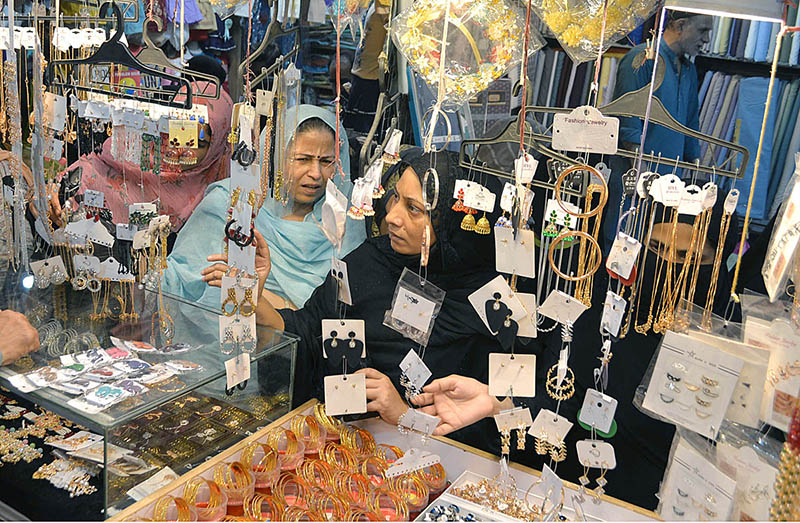 Families are selecting and purchasing jewelry at the Jewelry Market in preparation for the upcoming Eid-al-Fitr.