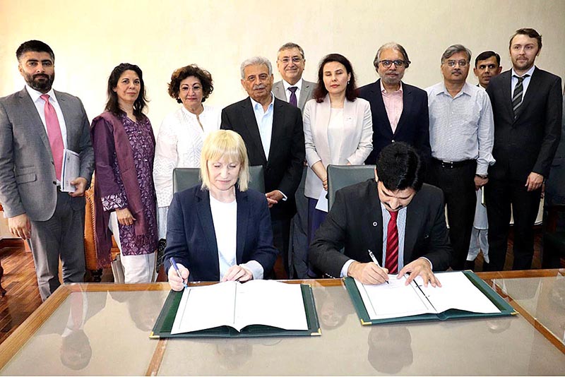In the presence of Federal Minister Rana Tanveer Hussain, Russian Federation and Ministry of Education signed a MoU with Ministry of Federal Education and Professional Training for strengthening of long-term and constructive relationships in Education between both countries