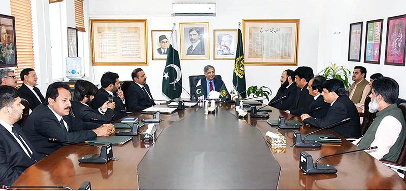 Federal Minister of Law and Justice Senator Azam Nazeer Tarar in a meeting with the Lawyers of Nankana Bar Association.