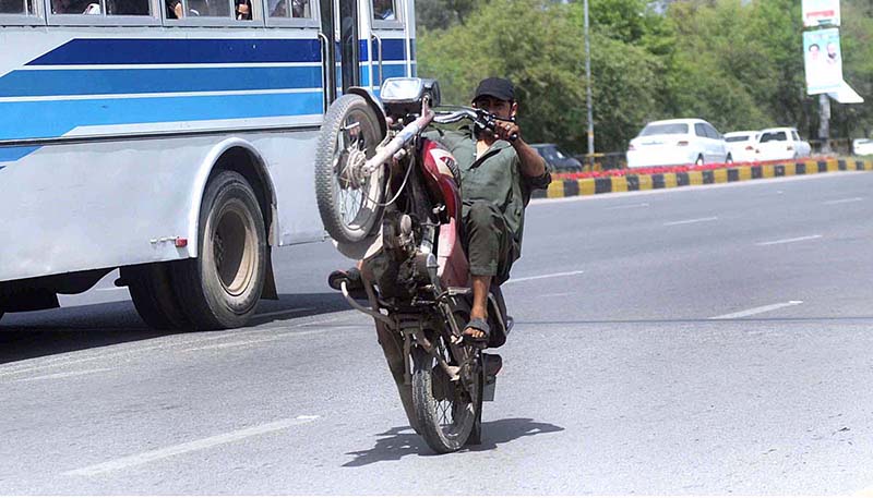 A youngster showing dangerous trick on his bike at Srinagar highway may cause any accident and needs attention of the concerned authorities.