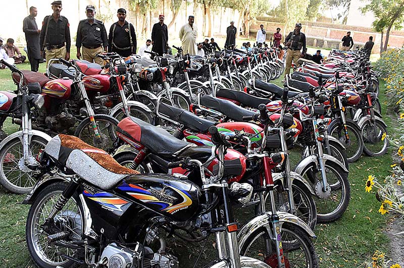 Police presenting the recovered motorcycles of the citizens from criminals before media persons at SSP Office